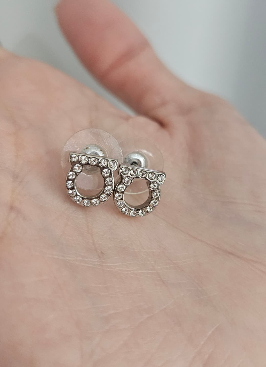 [단종디자인]페레가모 간치니 크리스탈 귀걸이 [정품/실버컬러] 상품이미지4