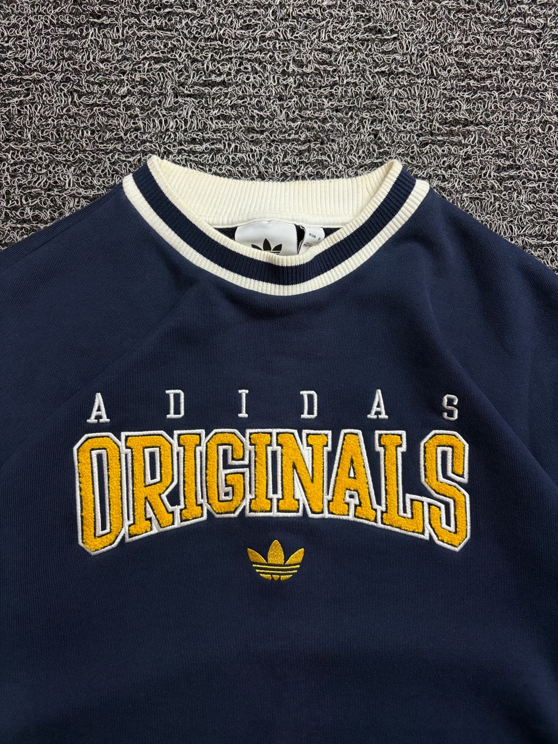 아디다스 오리지널 빅로고 크루넥 박시핏 스웻 셔츠 2054 상품이미지1