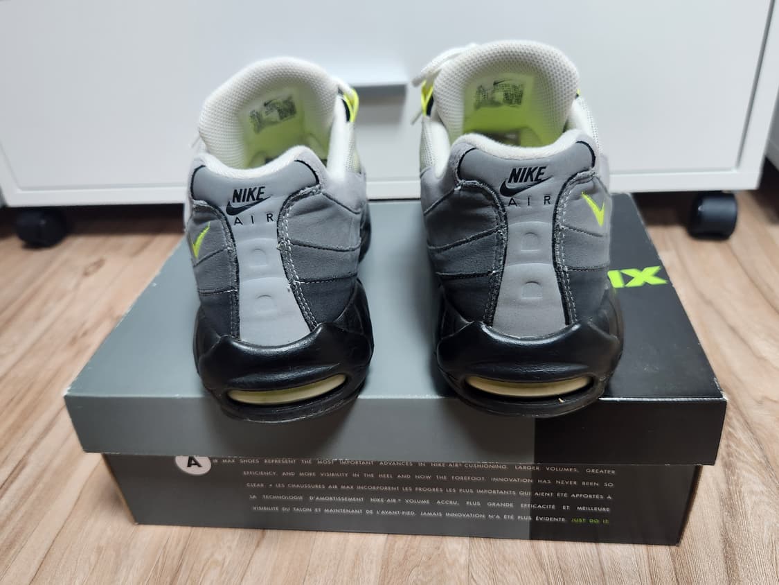 나이키(Nike) 에어맥스 95 OG 네온 2020 285사이즈 상품이미지2