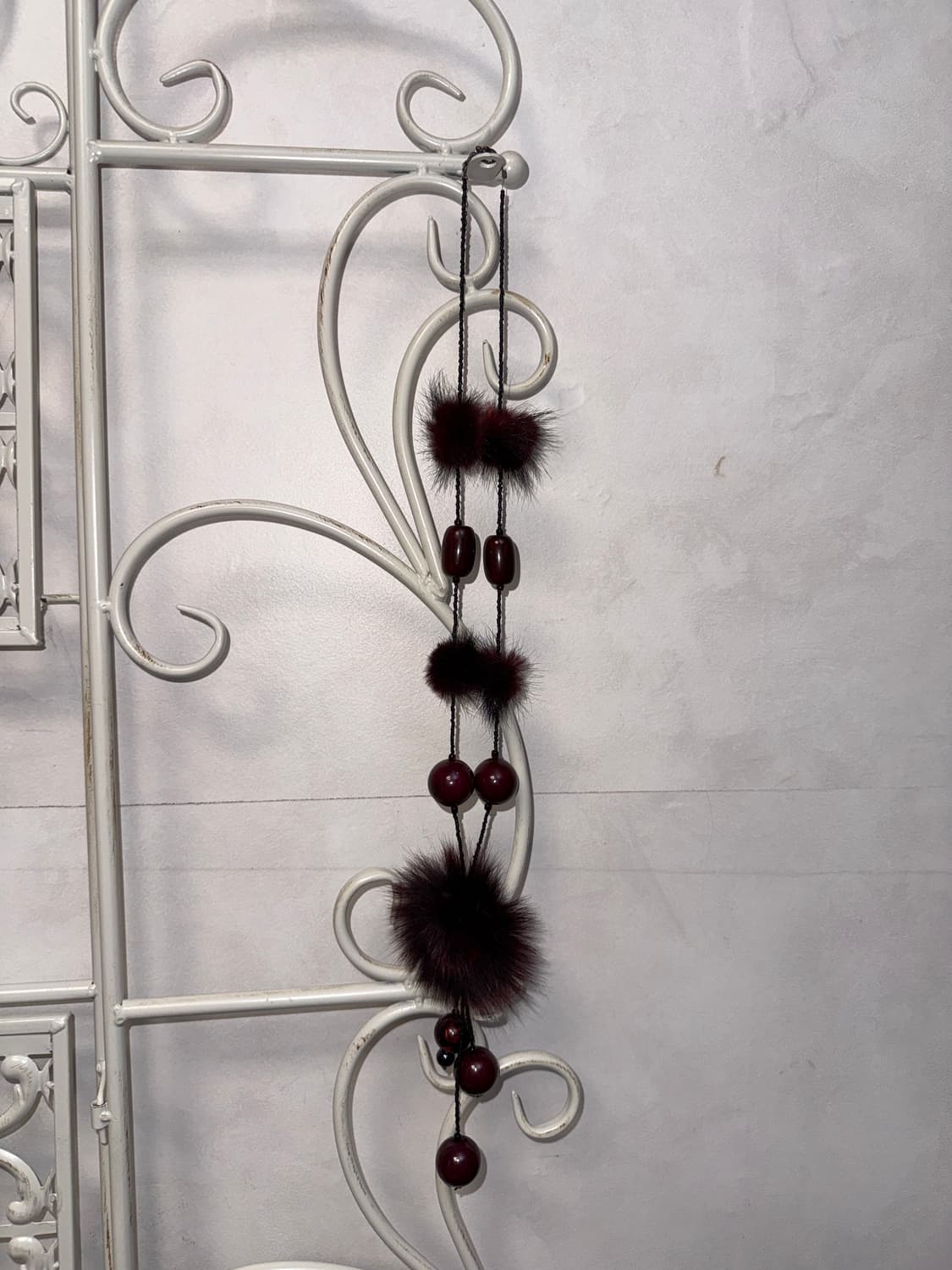 Burgundy fur ball beads necklace  상품이미지3