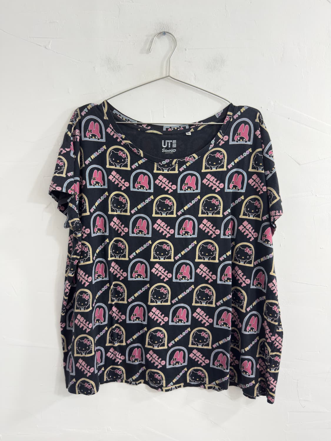 ut x sanrio printing top 상품이미지1