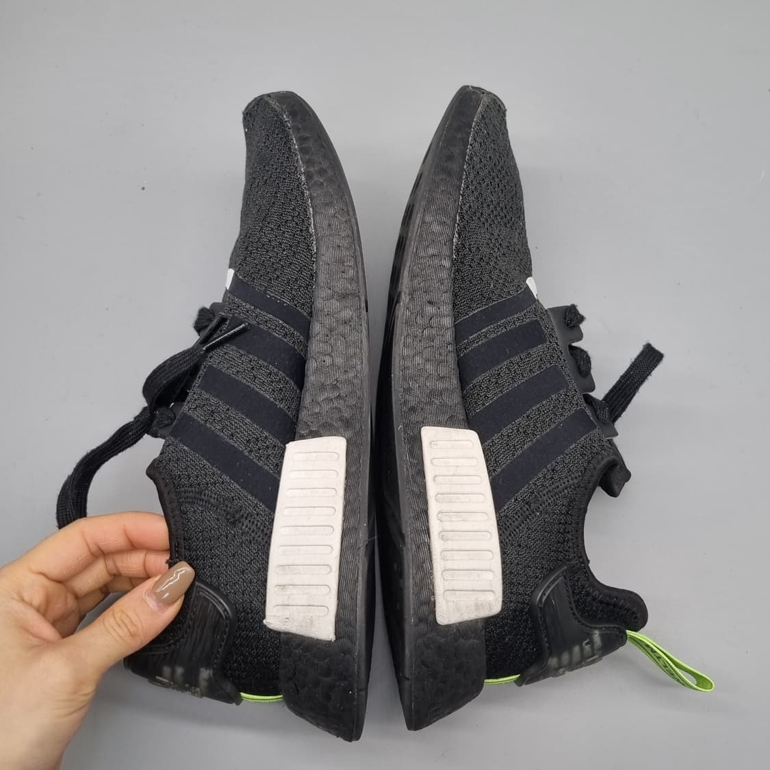아디다스 NMD R1 블랙 스니커즈260 상품이미지5