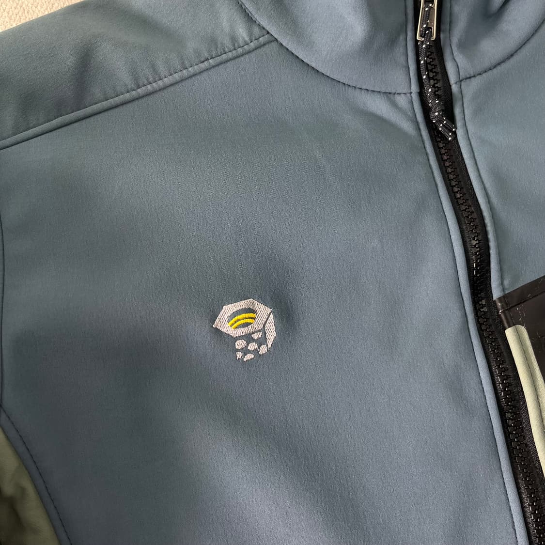 100 마운틴 하드웨어 기능성 배색 집업   상품이미지2