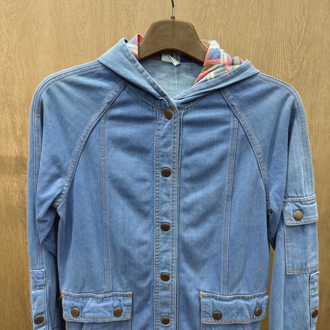 빈티지 데님 후드 자켓 체크 안감 후드 디테일 레귤러핏 라이트 블루 상품이미지4