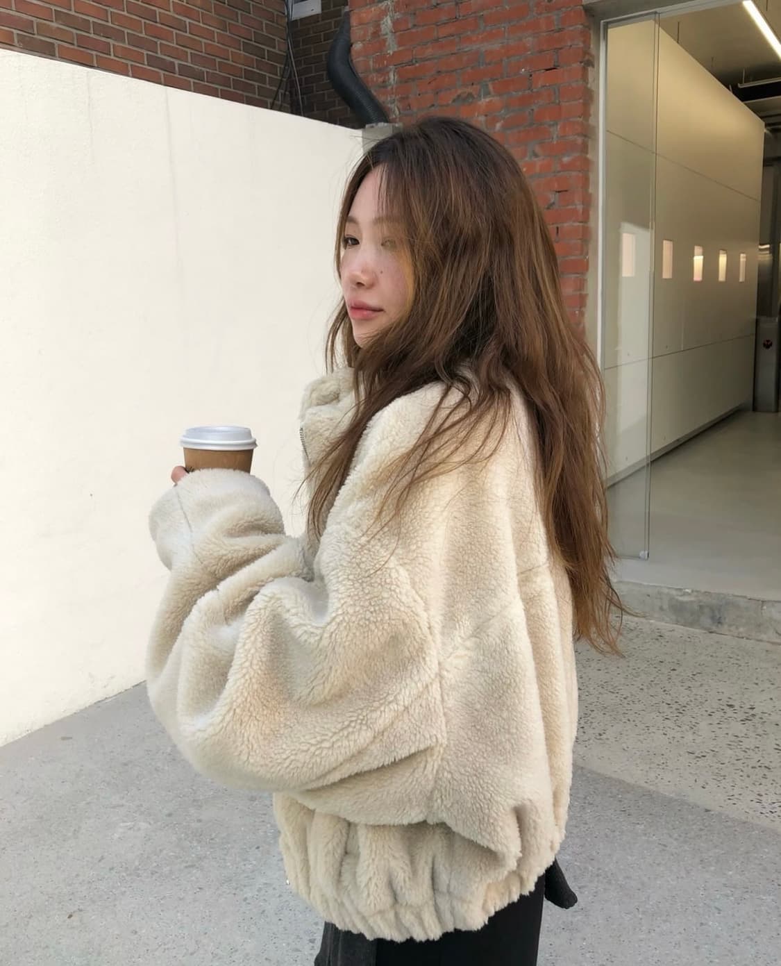 더바넷 시어링 자켓 Cropped Eco-Shearling Jacket 상품이미지6