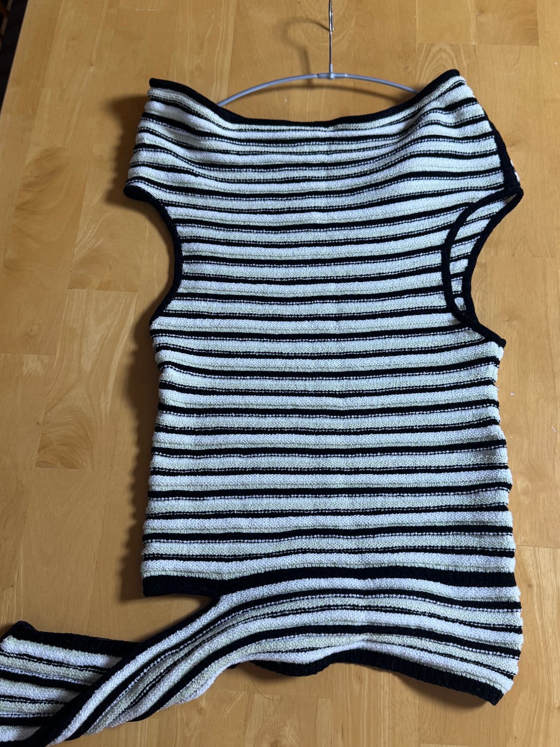 오픈와이와이 EMBOSSED STRIPE COWL TOP 상품이미지4