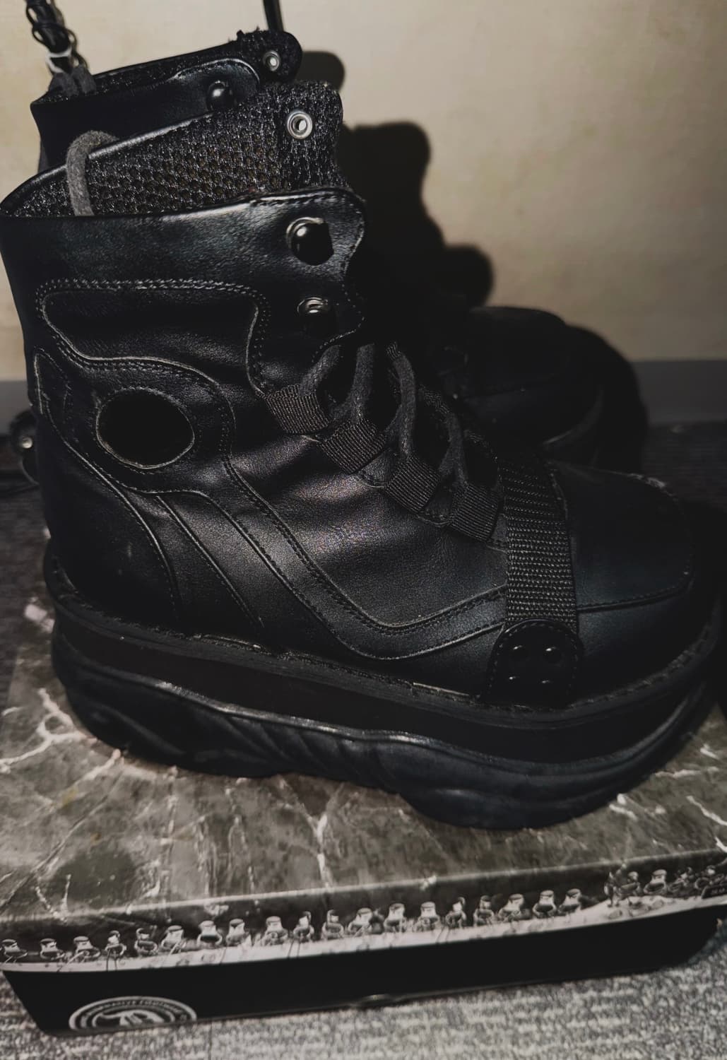 데모니아 넵튠 250(us8, 38) 팝니다. 상품이미지1