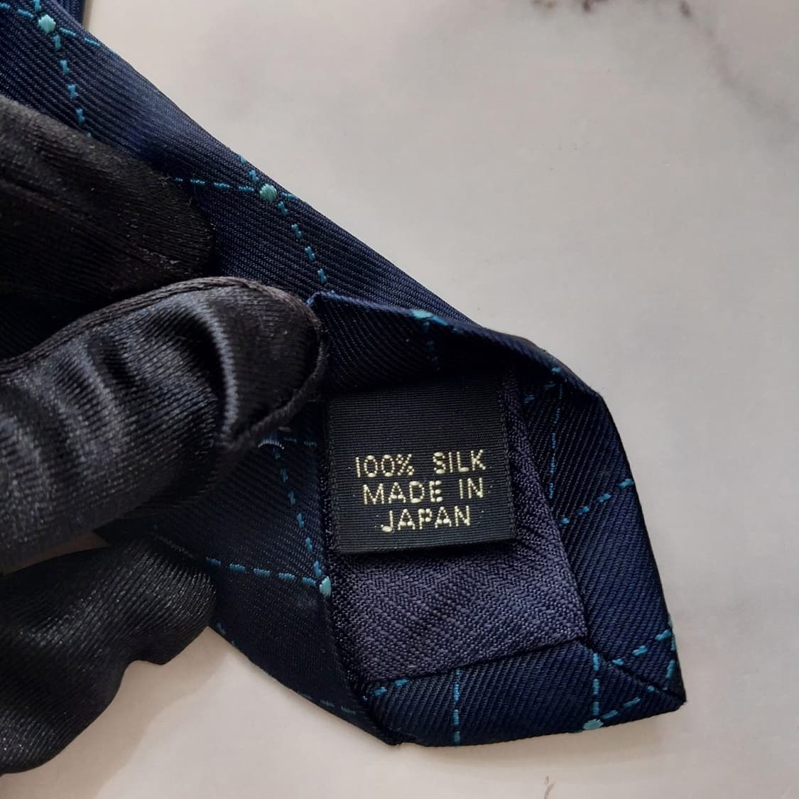 미셸 클라인 실크 네이비 다이아몬드 넥타이 9.3cm A+등급 K990
 상품이미지8