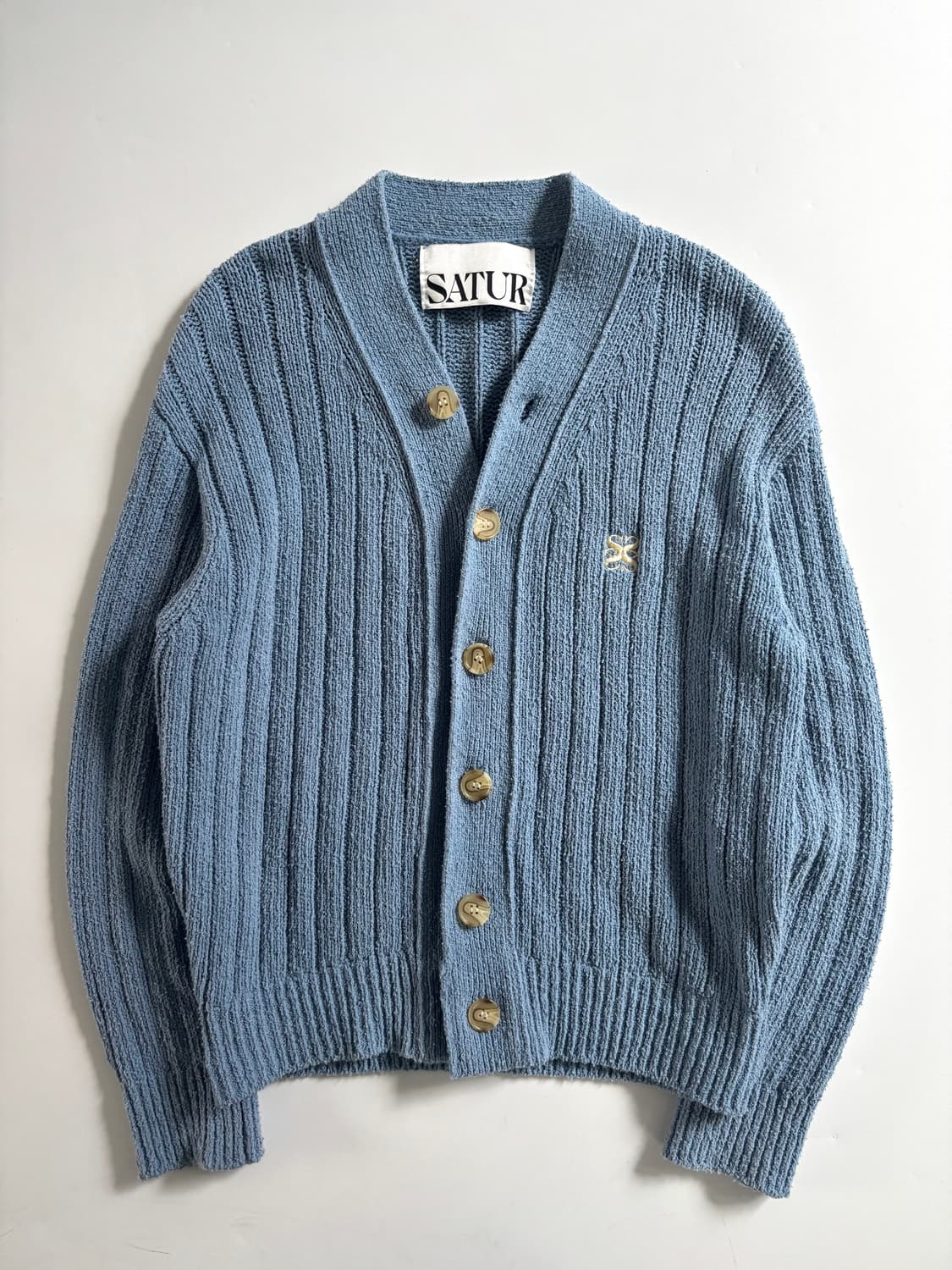 Satur 새터 자수로고 블루컬러 버튼 가디건 상품이미지1