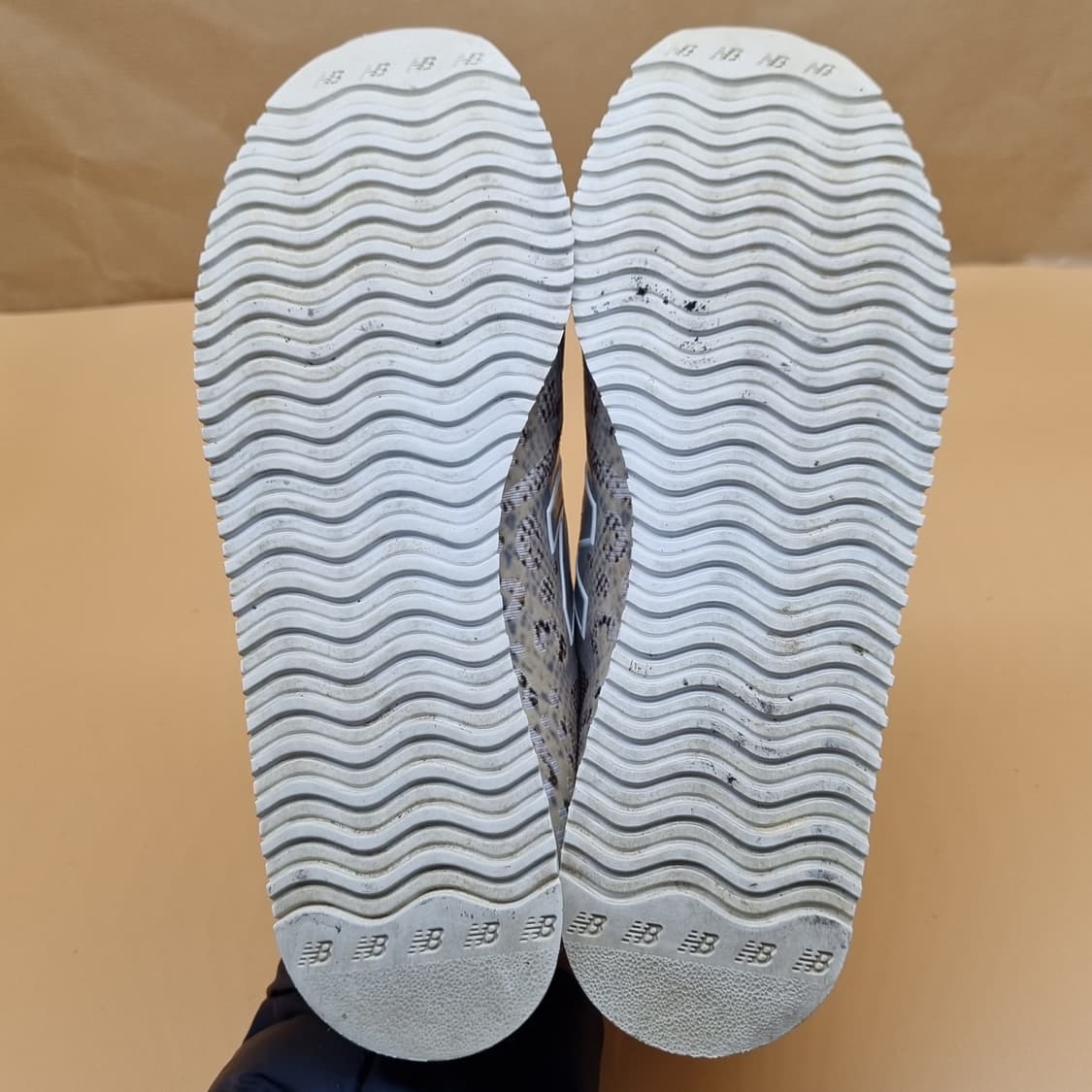 뉴발란스 420 뱀피 운동화245  상품이미지5