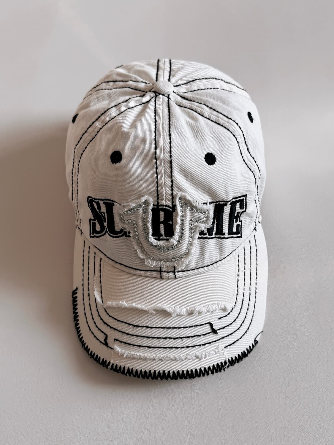 슈프림 x 트루릴리전 6패널 캡 화이트 상품이미지1