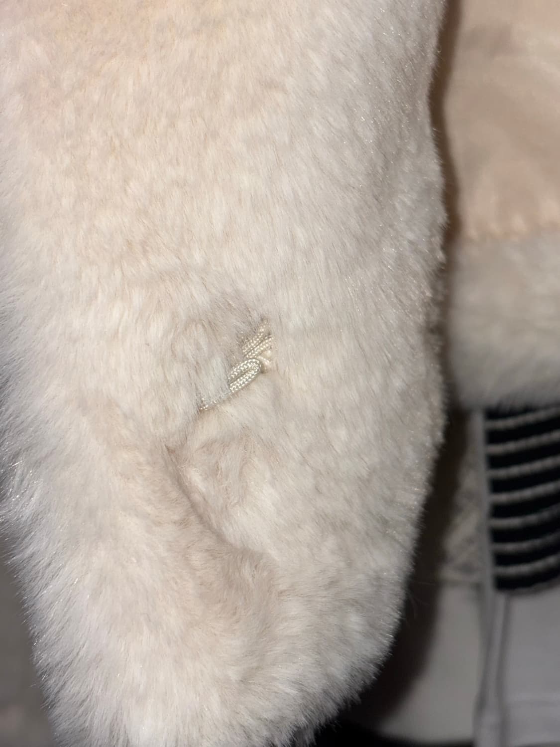 택O 새 상품 미쏘 아이보리 크림 퍼자켓 S사이즈 상품이미지3