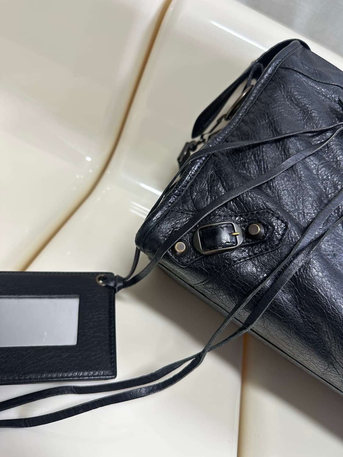 [A 정품] 발렌시아가 시티 모터백 미디움 블랙 상품이미지6