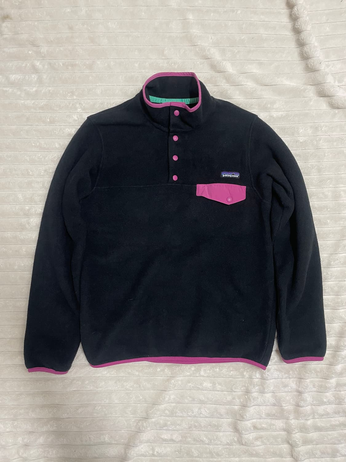 파타고니아 신칠라 블랙핑크 풀오버 상품이미지1