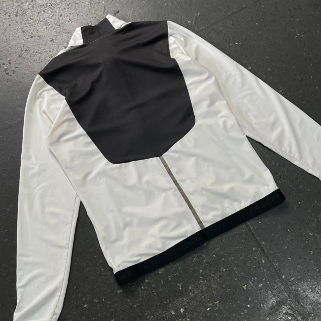 100 데상트 경량 집업 상품이미지5