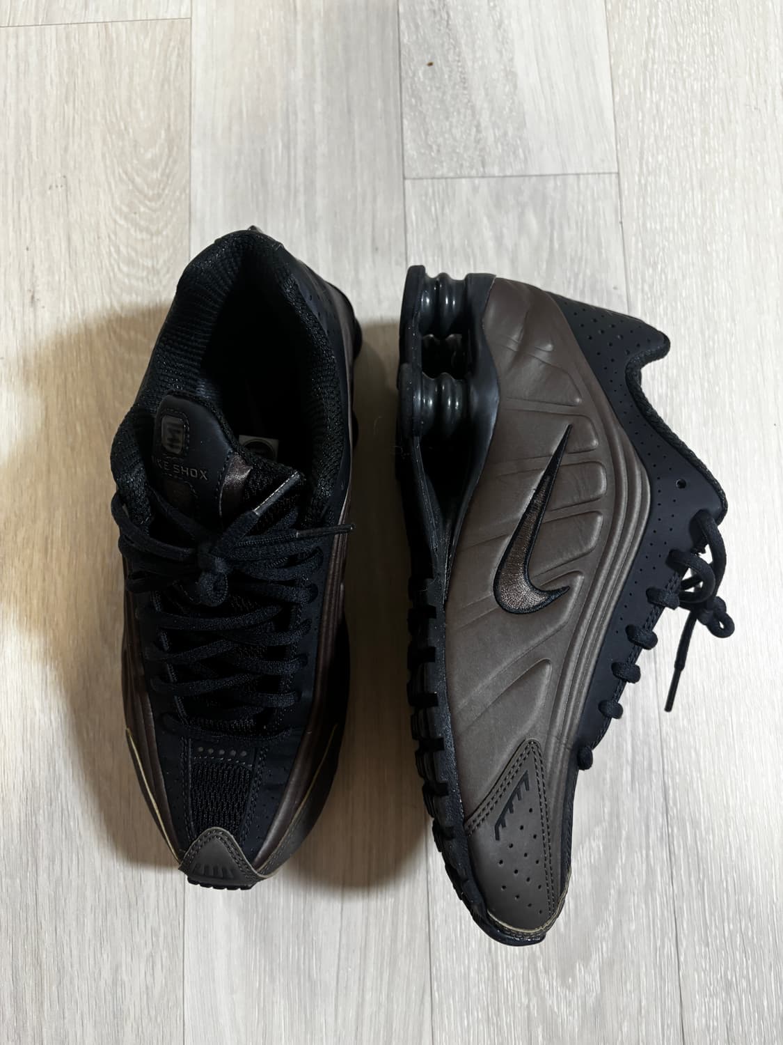 나이키 샥스 R4 "Off Noir Ironstone" 250 상품이미지4