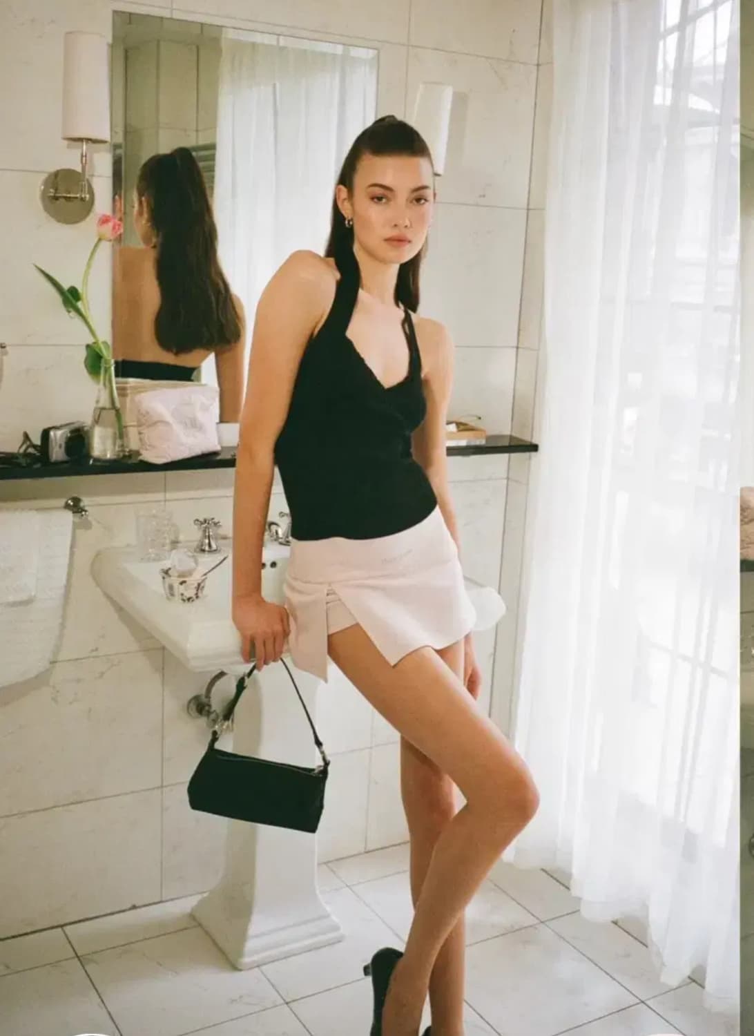 쓰리타임즈 페이지 홀터넥 탑 상품이미지1