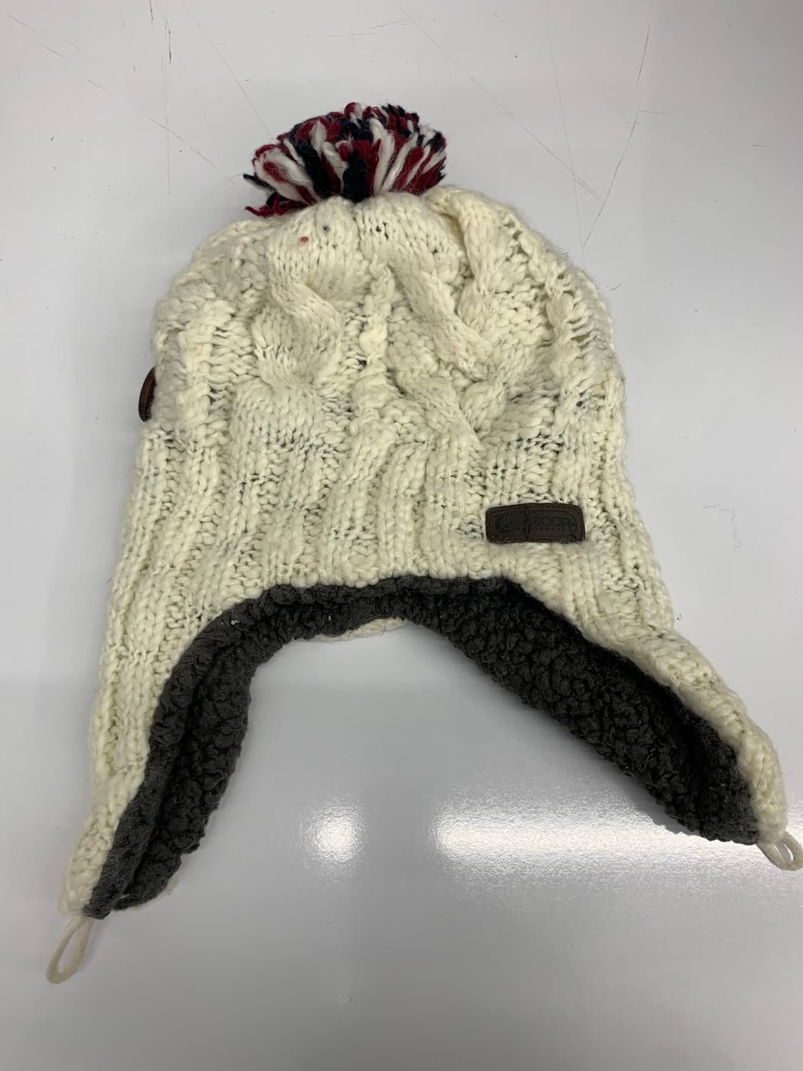 아이보리 폼폼이 이어플랩 비니 상품이미지2