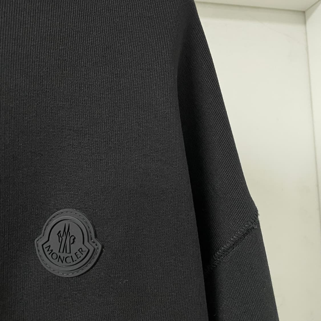 몽클레어 블랙 맨투맨 XXL 상품이미지4