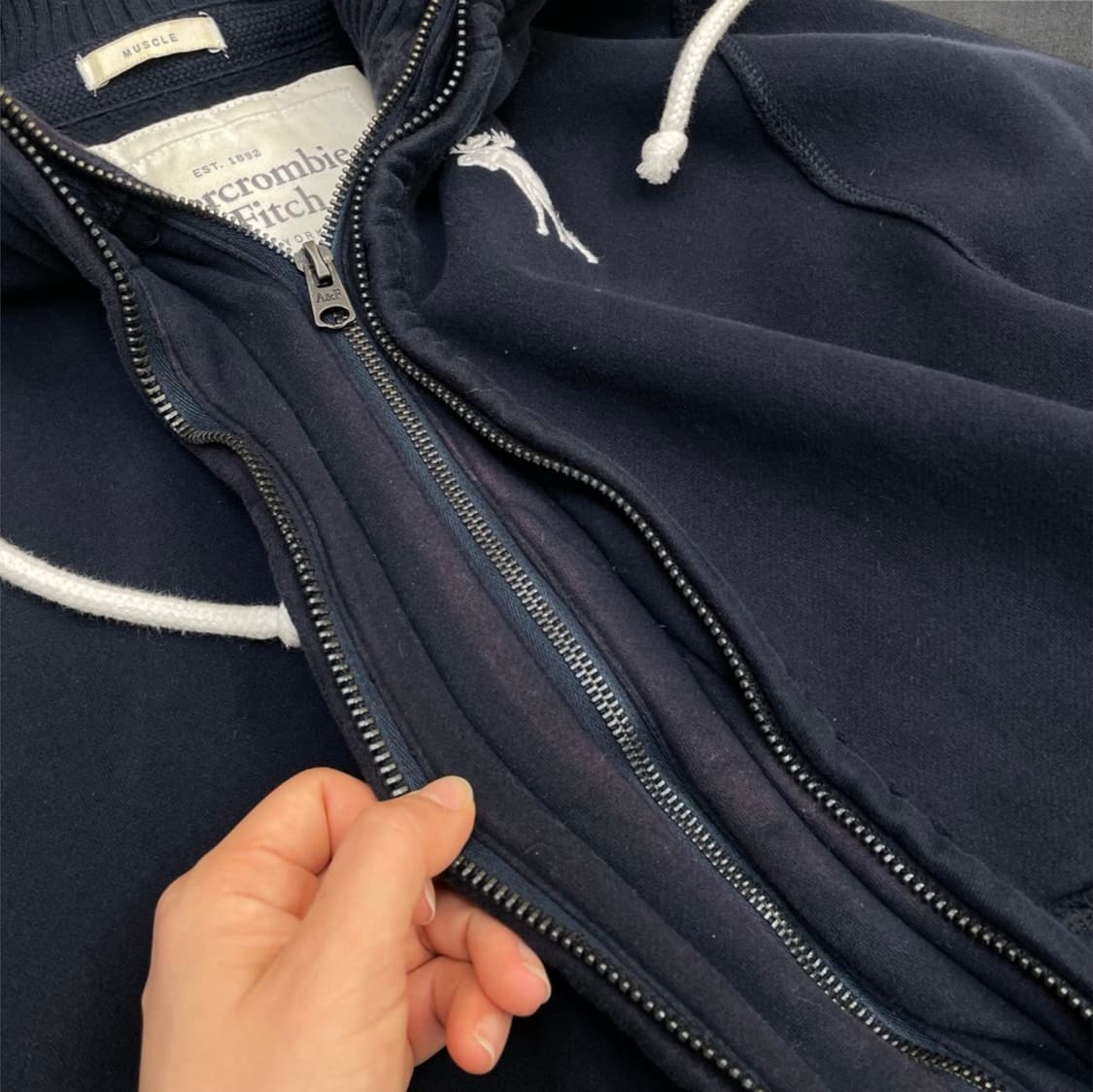 아베크롬비 네이비 무스 로고 머슬핏 기모 후드집업 L 상품이미지4