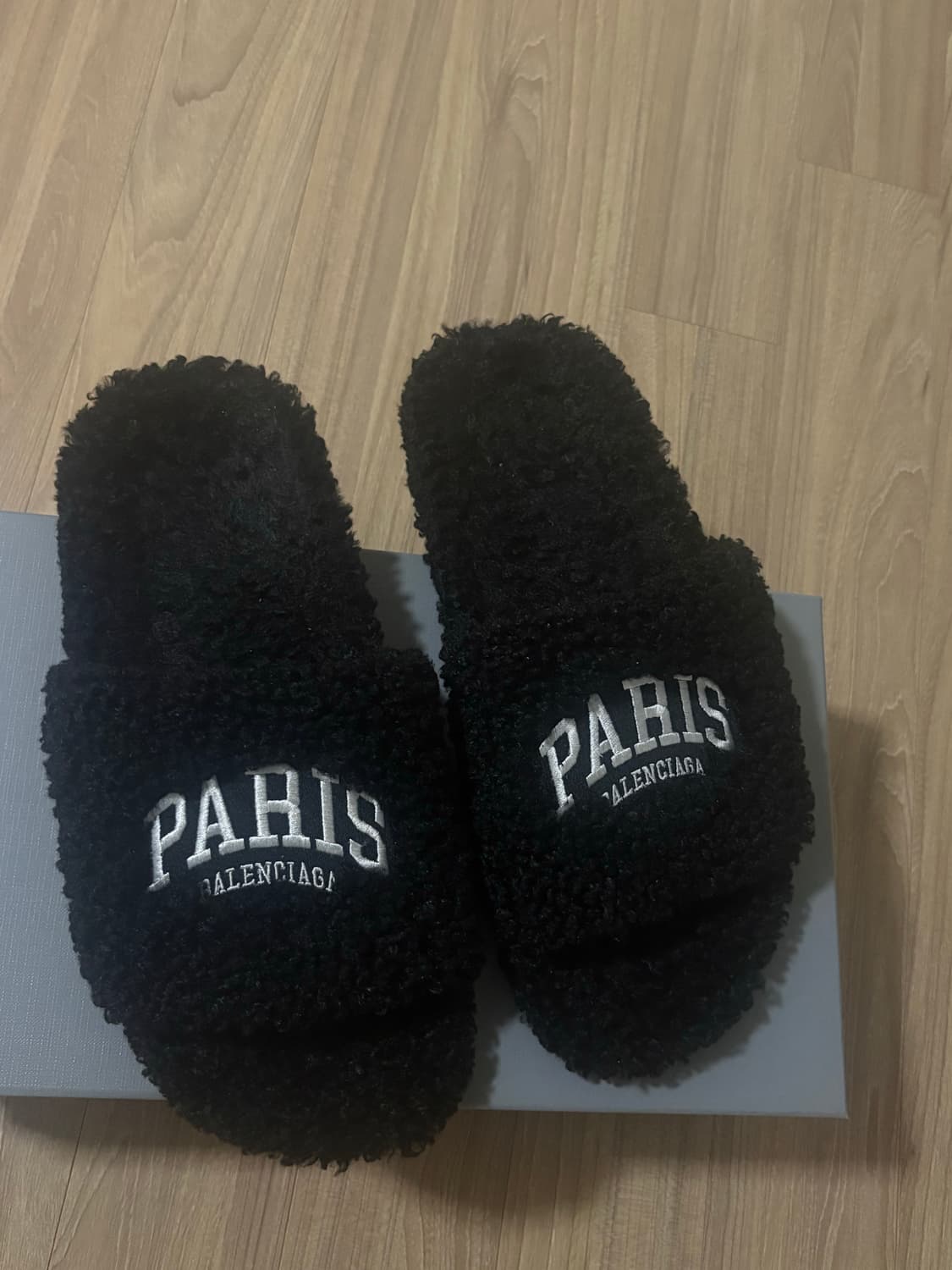 발렌시아가 털 슬리퍼 상품이미지1