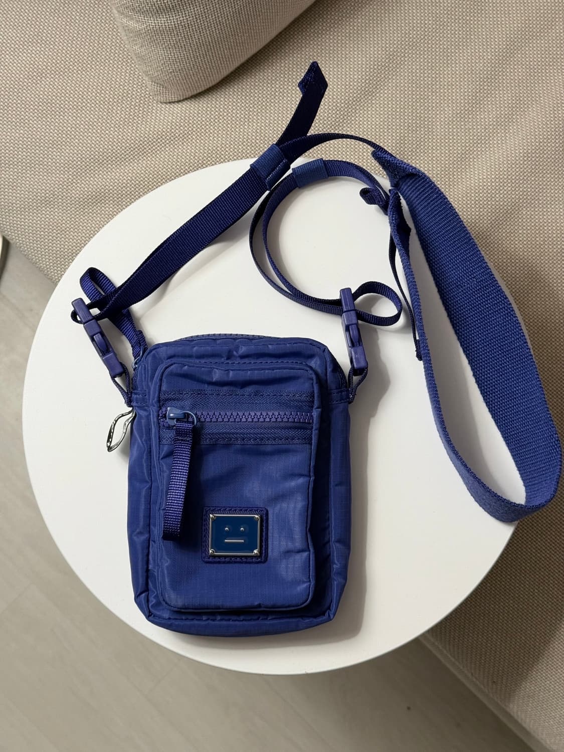 아크네 스튜디오 크로스백 유럽한정컬러 상품이미지1