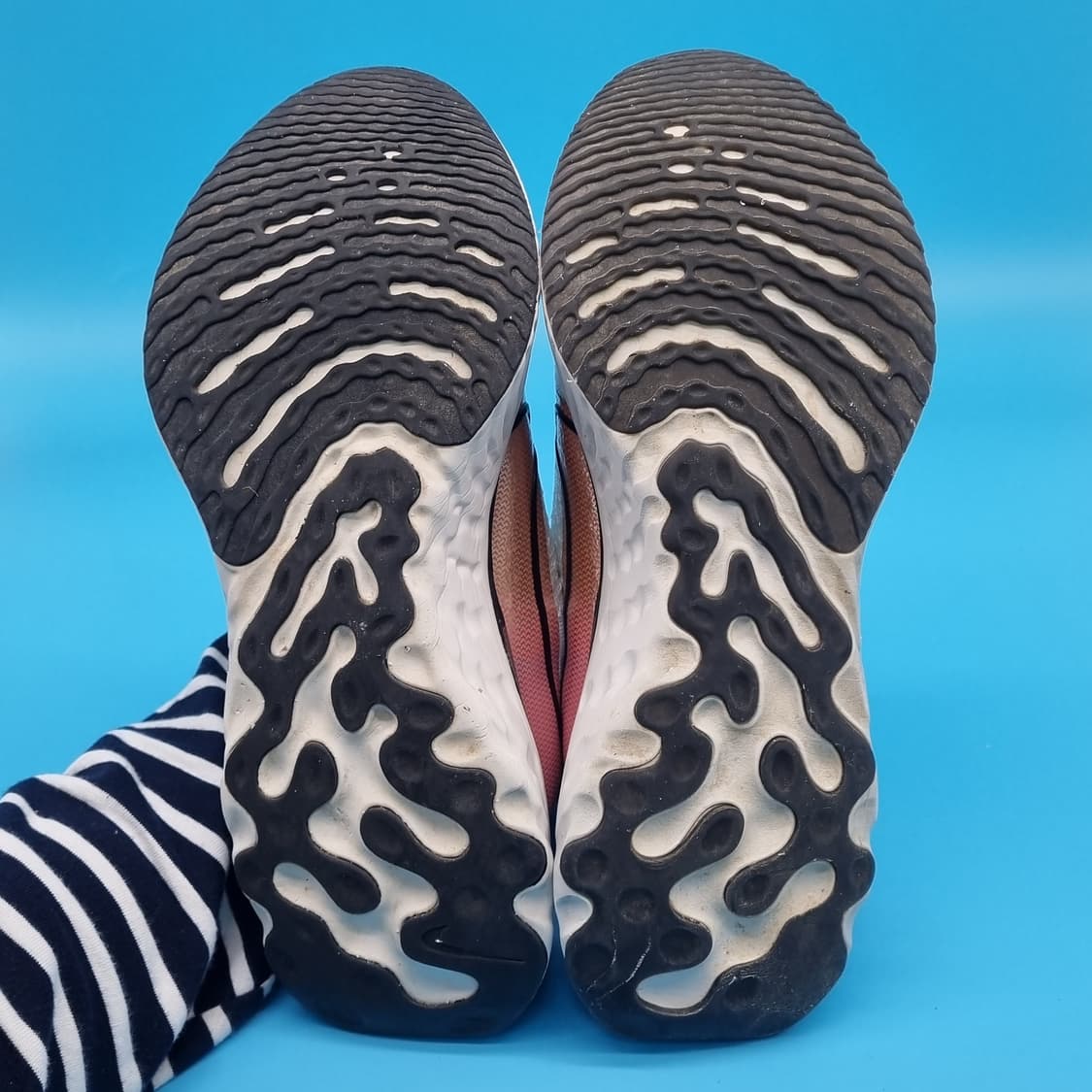 나이키 리액트 인피니티런 플라이니트 245 상품이미지3