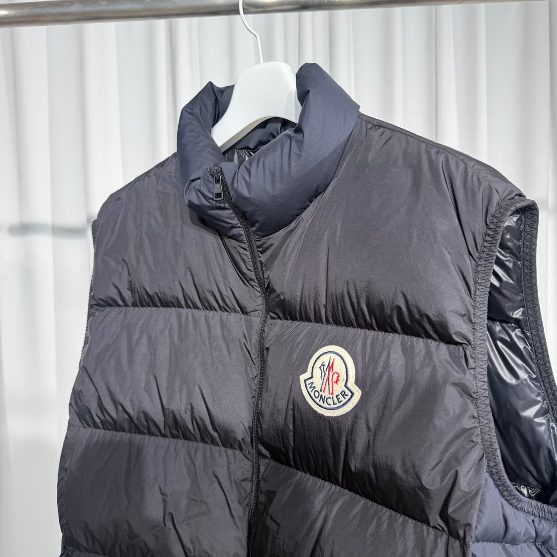 [정품] 몽클레어 알마즈 조끼패딩  상품이미지3