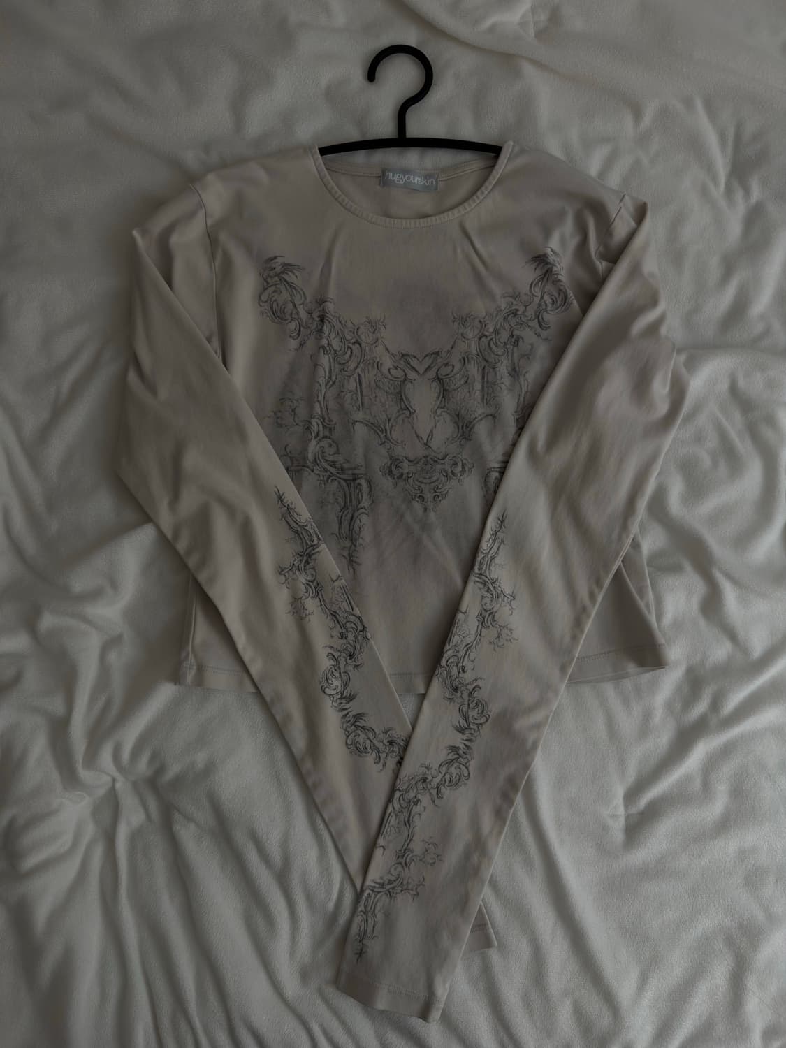 허그유어스킨 로코코 오너먼트 롱슬리브 상품이미지1