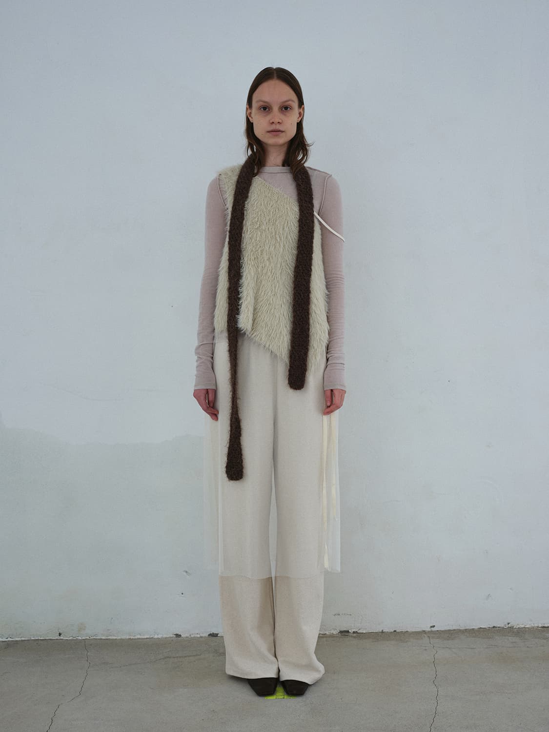 낫띵에브리띵 OPEN SIDE VEGAN FUR VEST IN IVOR 상품이미지4