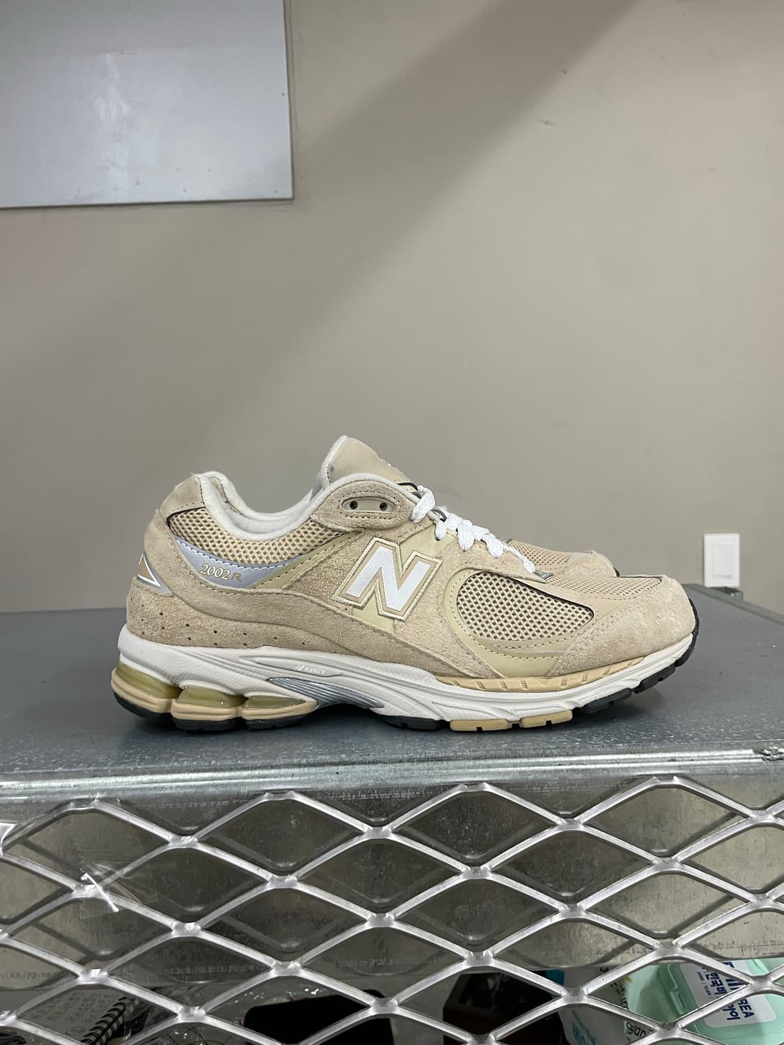 뉴발란스 2002R 270 상품이미지4