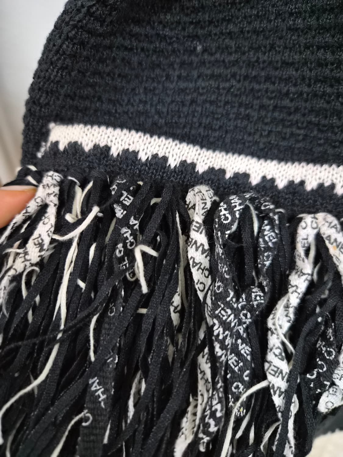 수입 레터링 태슬 니트 집업 베스트아우터. 레이스 샤스커트 상품이미지3