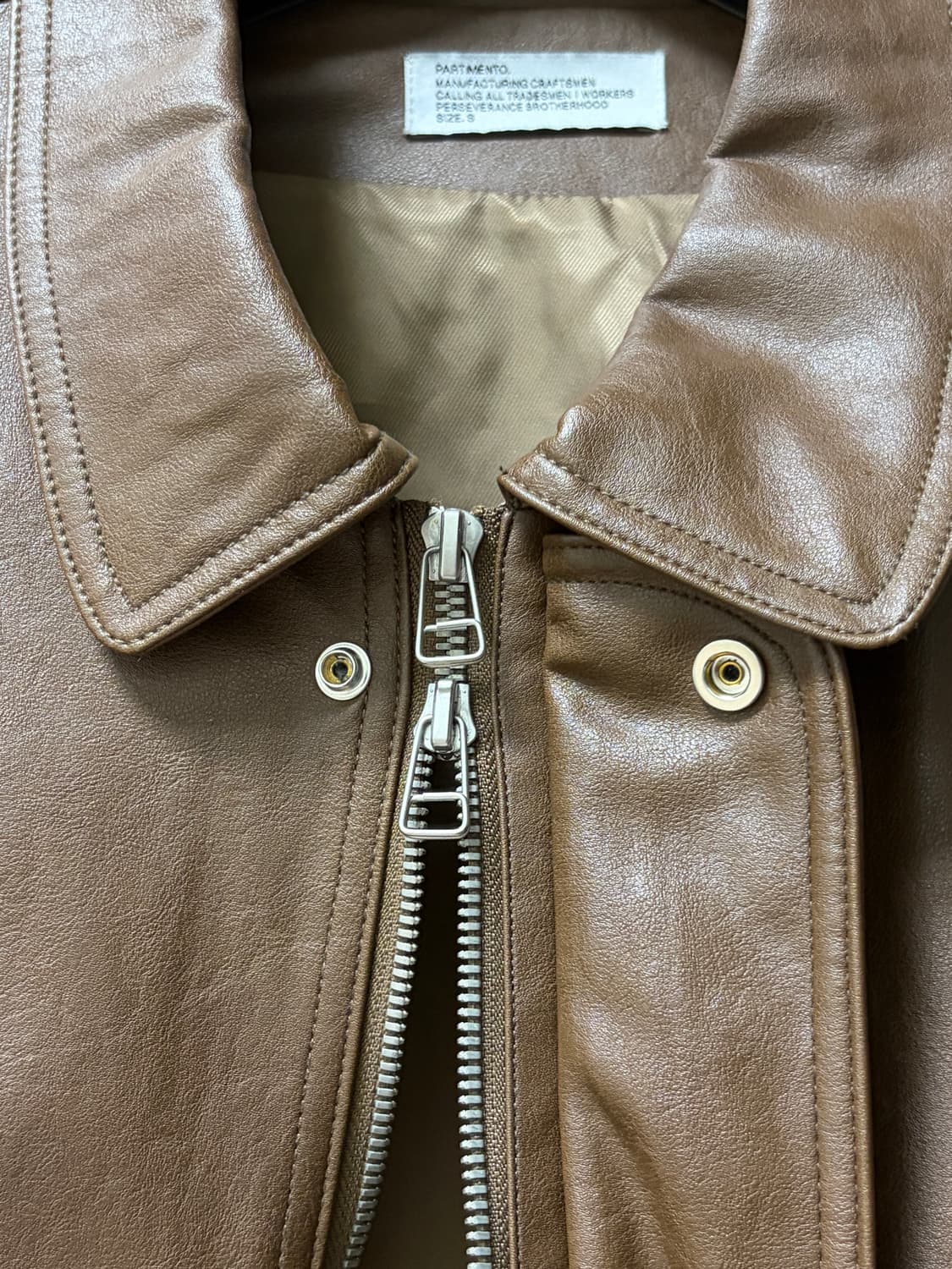 파르티멘토 비건 레더 클래식 보머 자켓 브라운 상품이미지4