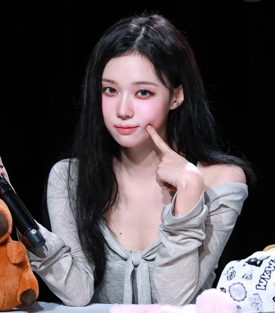 오운서 마리나 오프숄더 블랙 (에스파 윈터 착용) 상품이미지3