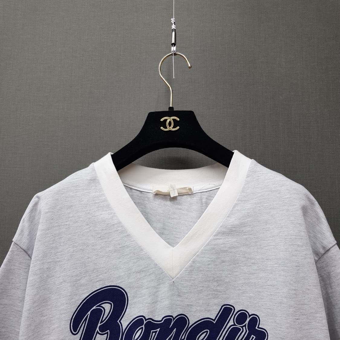 아떼 2022 프린팅 브이넥 크롭 티셔츠 S사이즈 상품이미지3