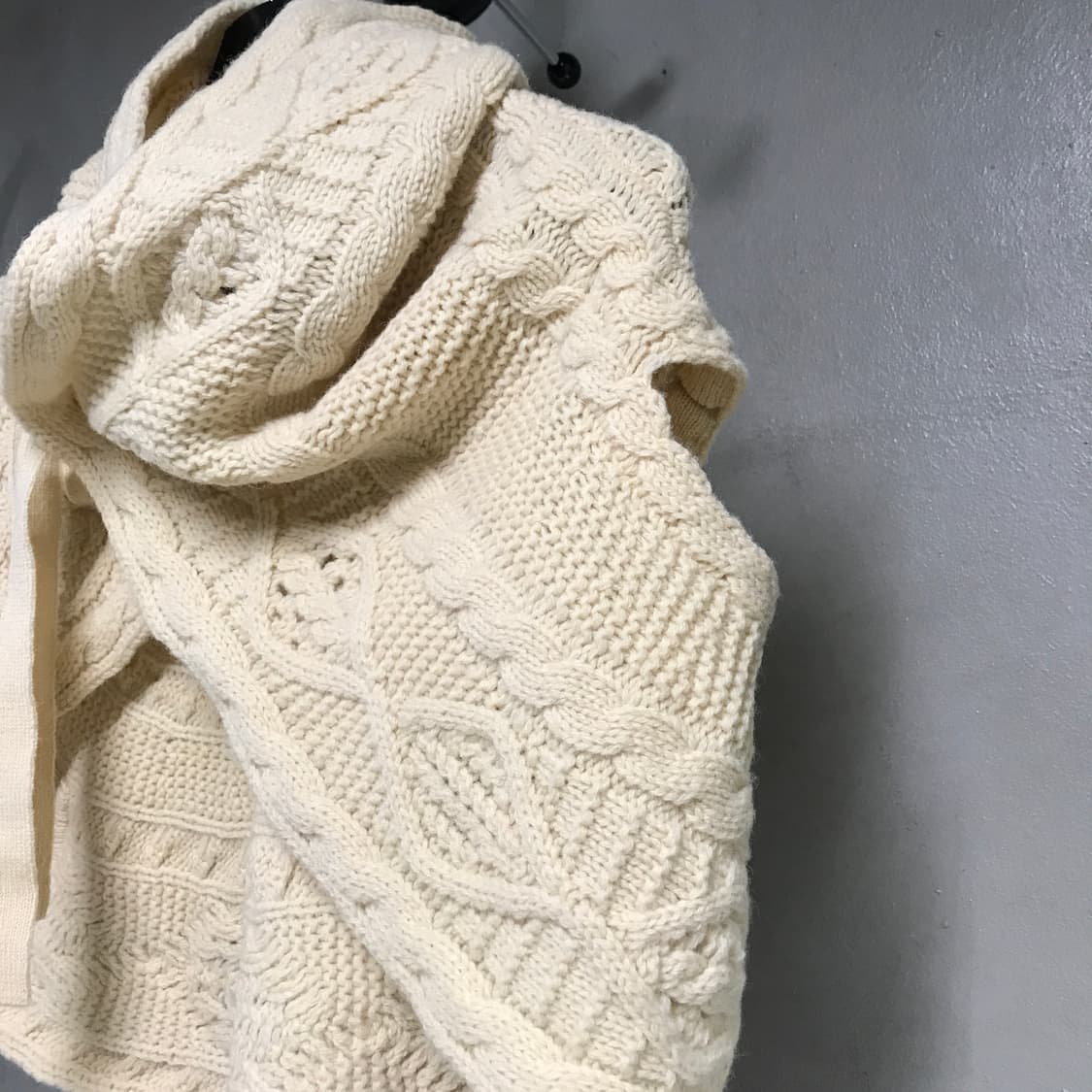 꼼데가르송 트리콧 후드 니트 케이프 -(W) 상품이미지3