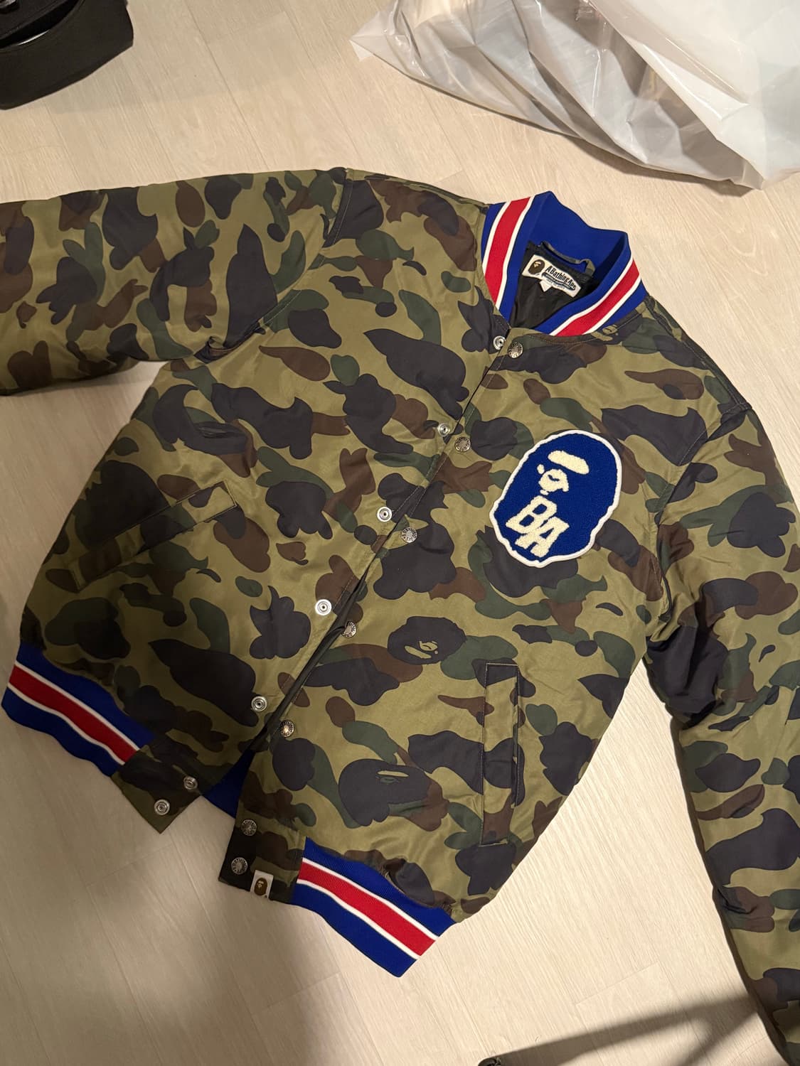 베이프 BAPE Camo Varsity Down Jacket (한정/단종 상품이미지1