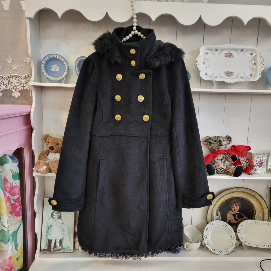 Liz Lisa(리즈리사) 로즈 라벨 블랙 퍼 코트 상품이미지1