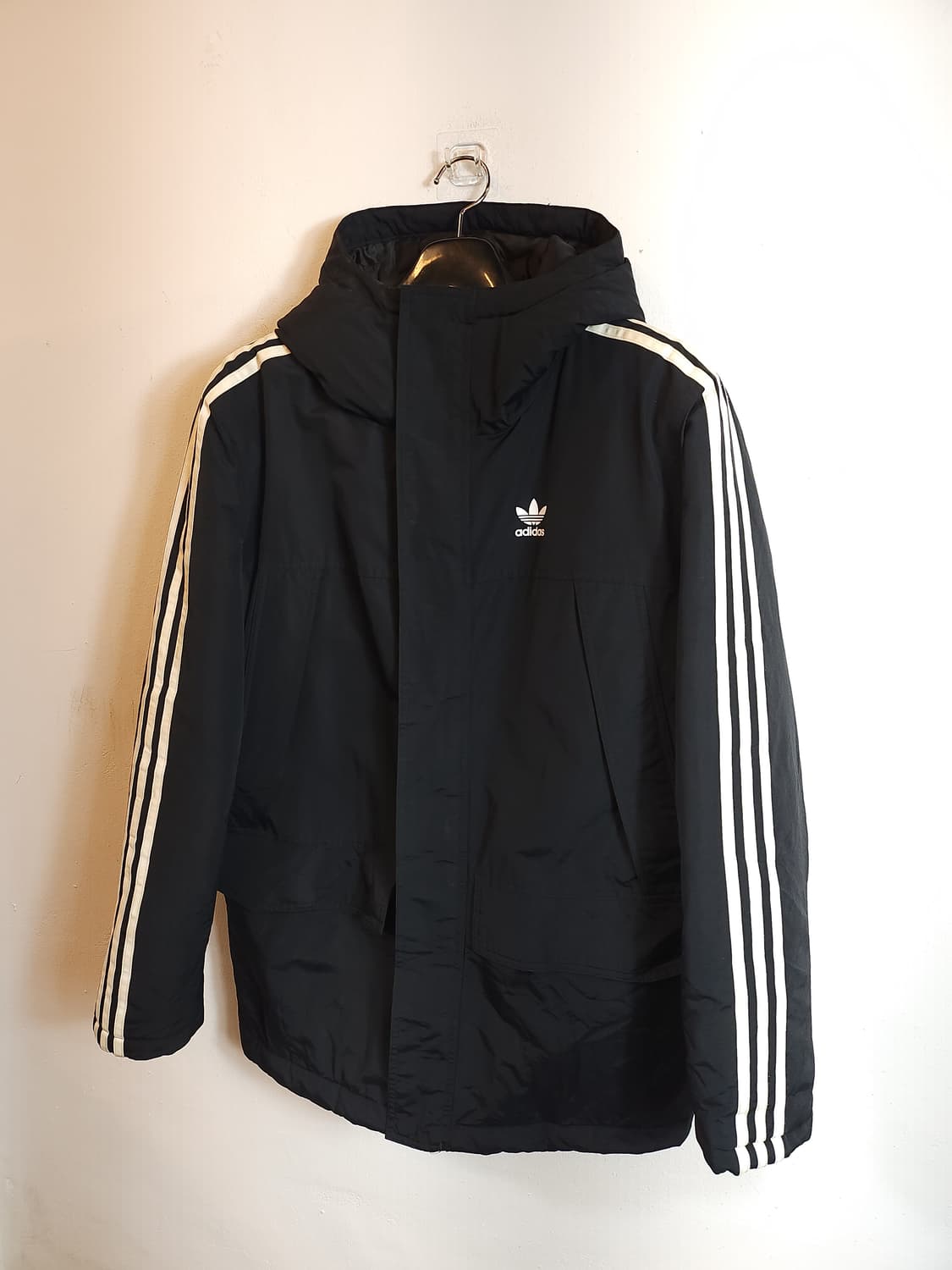 아디다스 블랙 바람막이 후드패딩 100 L 새제품급 상품이미지2