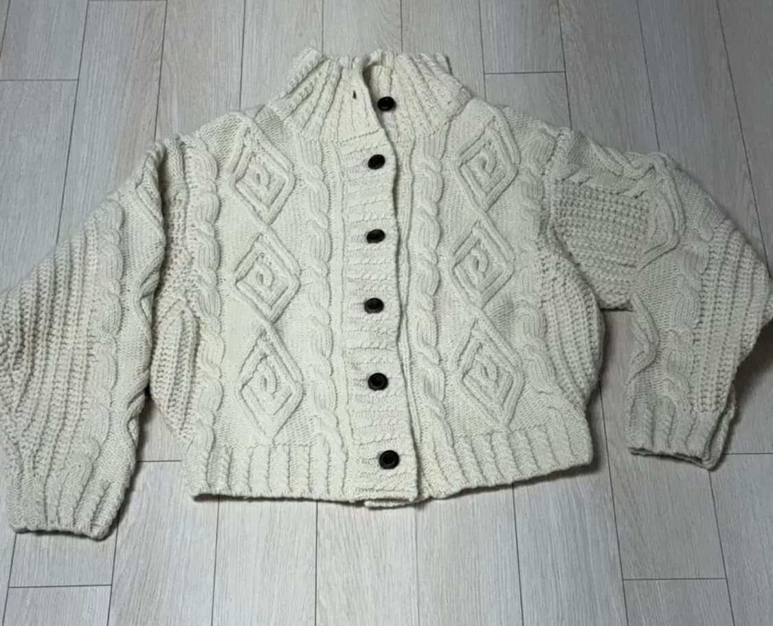 시엔느 버지니아 울 꽈배기 케이블 피셔맨 니트 가디건 크림 아이보리 상품이미지3