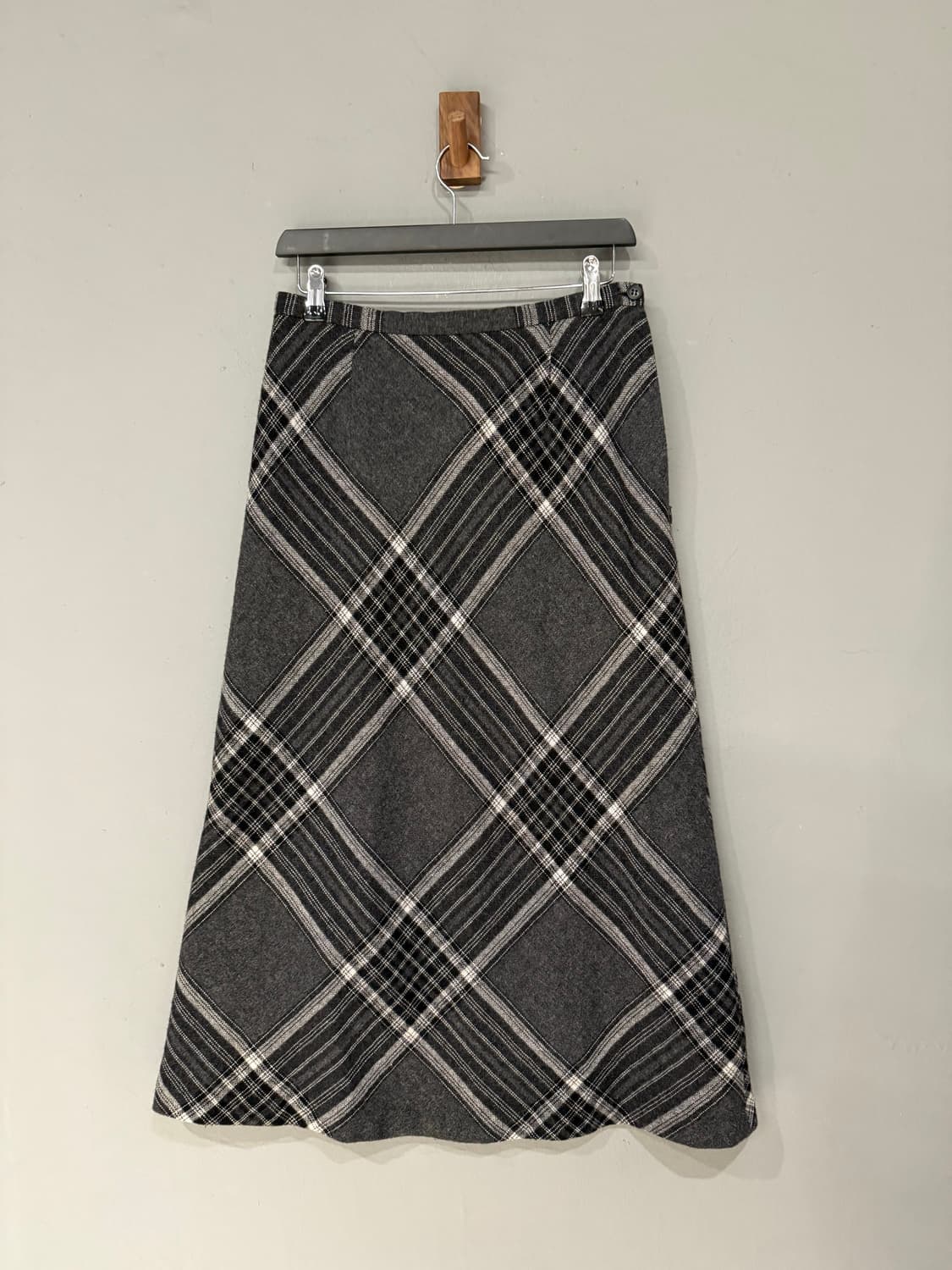 Diagonal check pattern wool long skirt 상품이미지4