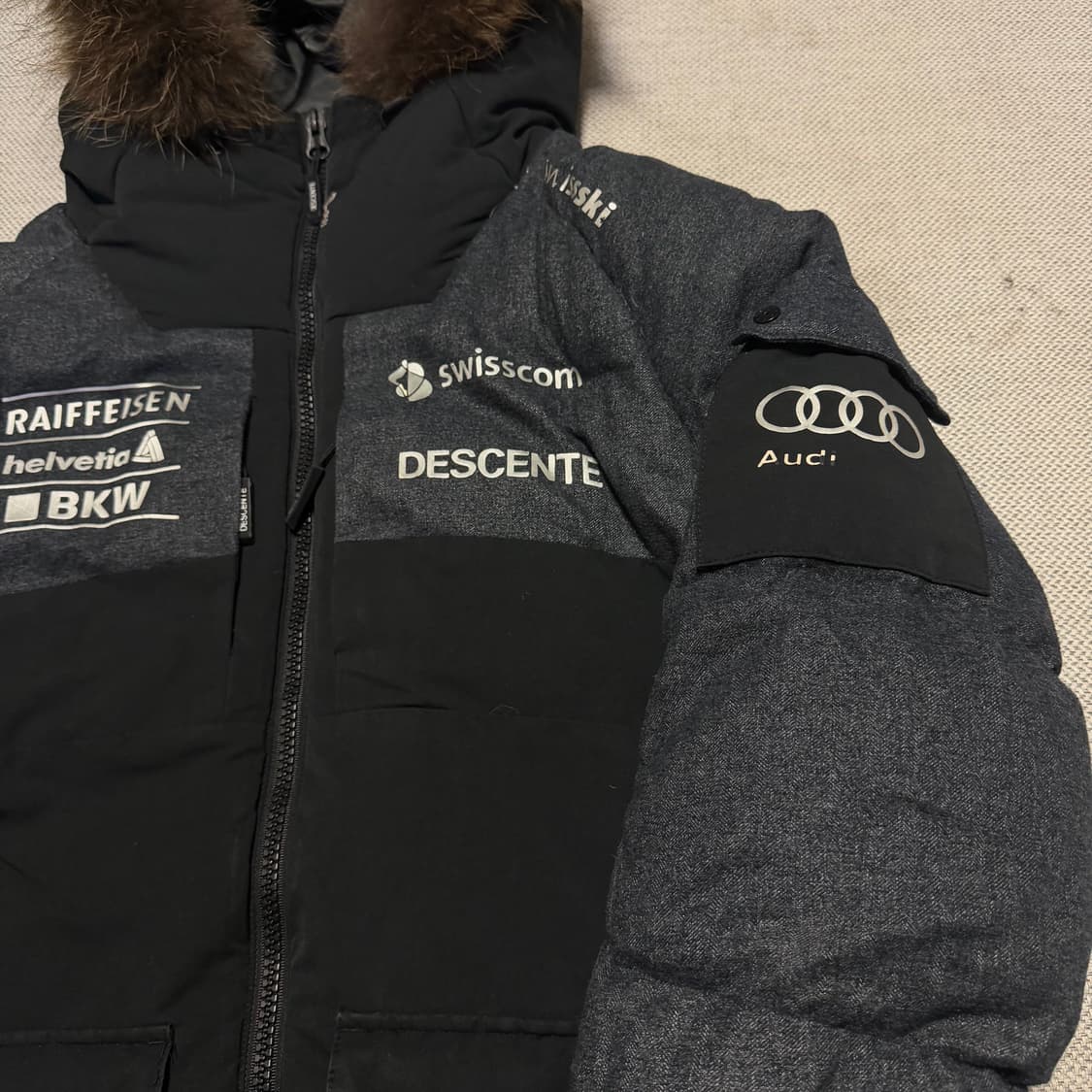 데상트 아우디 패딩 파카 상품이미지2