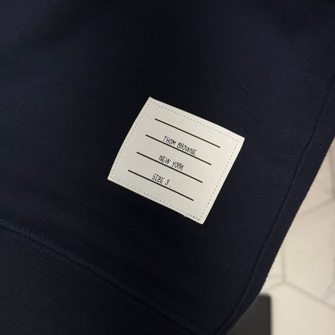 [3] 톰브라운 사선완장 맨투맨 네이비 상품이미지4