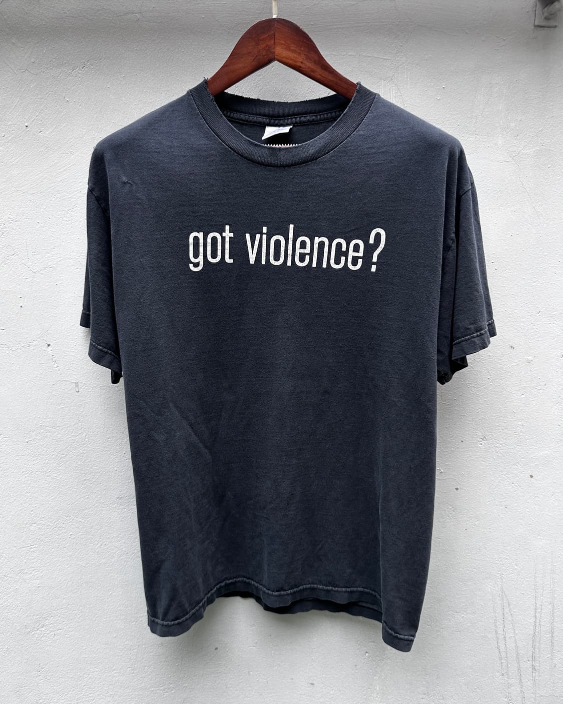 90s og 마릴린 맨슨 ‘got violence’ 밴드티 상품이미지1