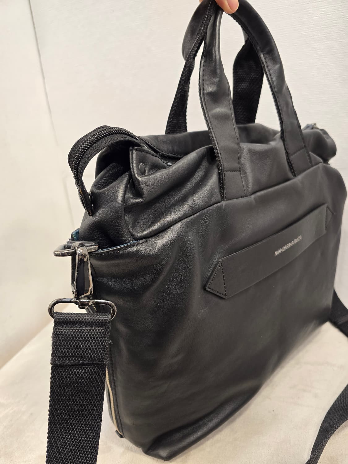 만다리나덕 블랙 가죽 서류가방 크로스백 토트백 상품이미지3
