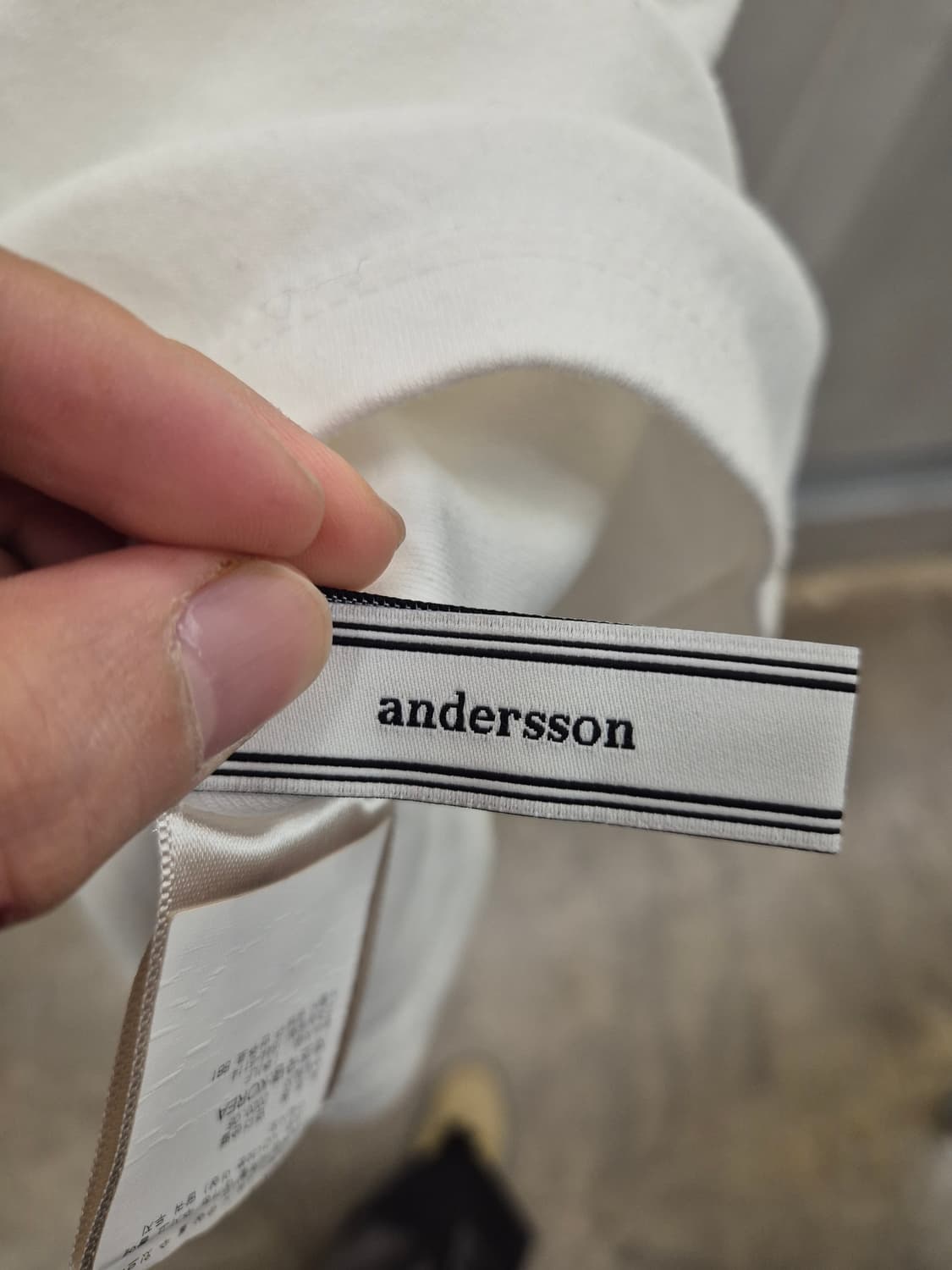 앤더슨벨 아이보리 꽃 자수 반팔 티셔츠 M  상품이미지6