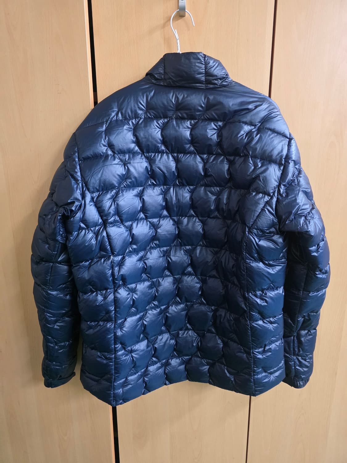 몽벨 UL1000 헥사 초경량 패딩 블루블랙 상품이미지2