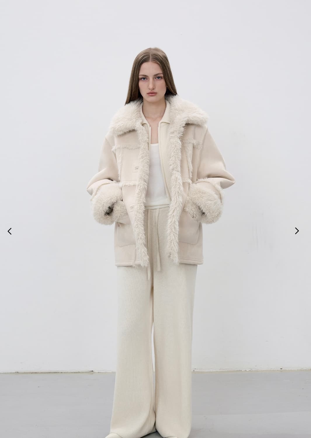 문트 무스탕 아이보리 구해요!! 상품이미지1