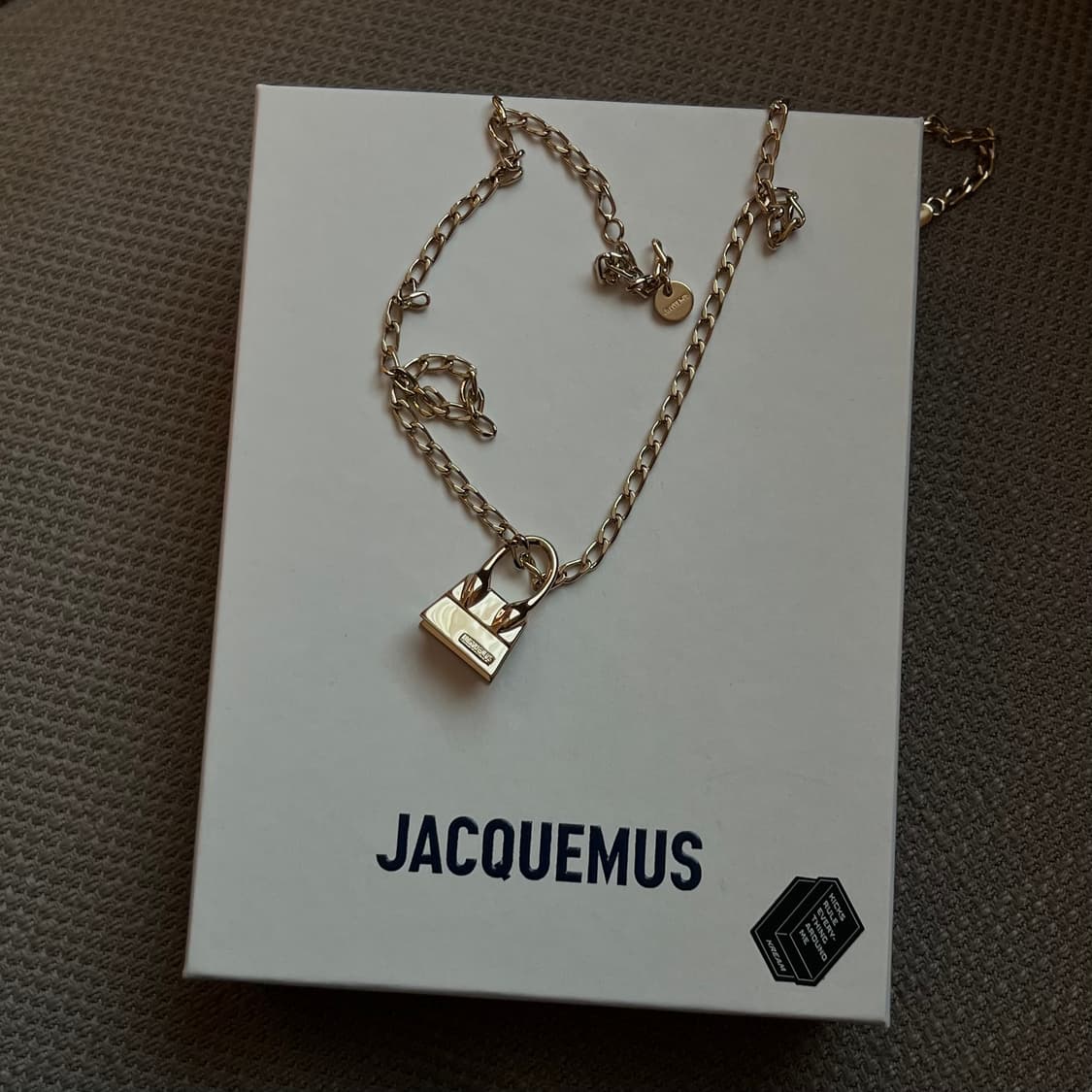 자크뮈스 치키토백 펜던트 체인 목걸이 (라이트골드) 상품이미지2