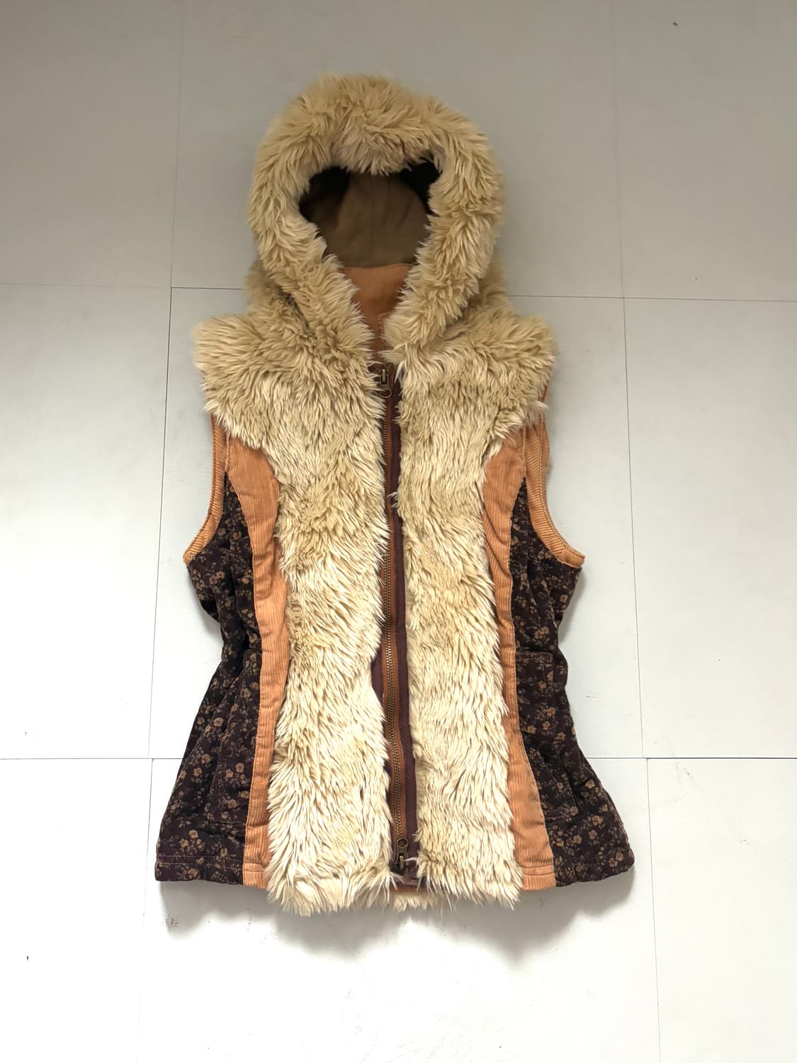 • Beige Fur Hooded Best Zip-Up  상품이미지1